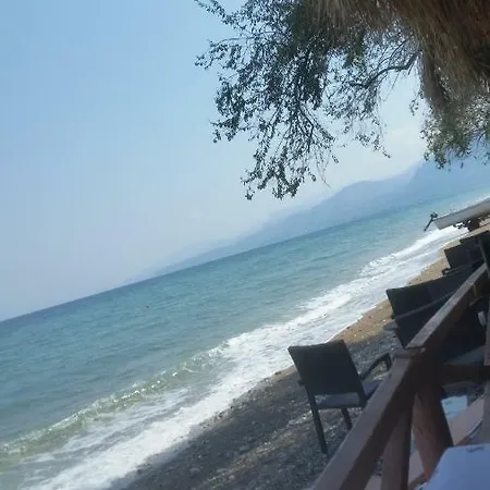 Antonia's Apartments-traditional House Next To The Beach * Valimitika