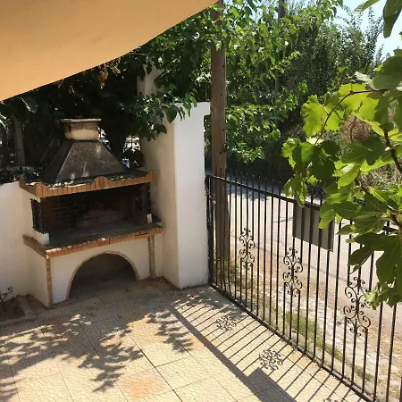 Antonia's Apartments-traditional House Next To The Beach