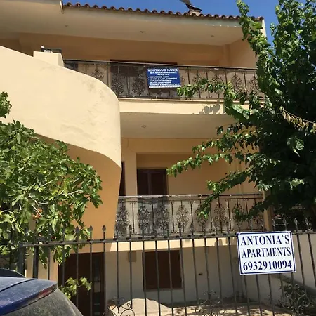 Antonia's Apartments-traditional House Next To The Beach Valimitika